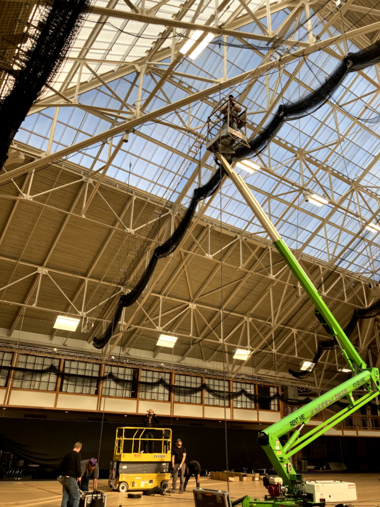 Rigger working in a Personnel Lift 